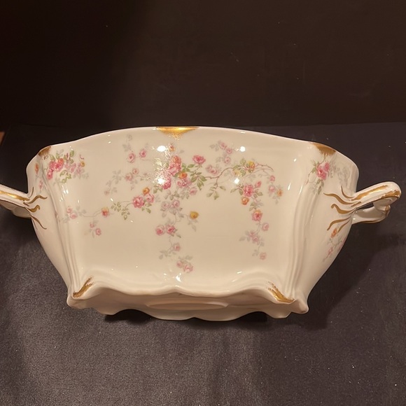 C. Ahernfeldt, Pink Floral With Green Leaves Pattern, Limoges: Large Tureen - Picture 6 of 10